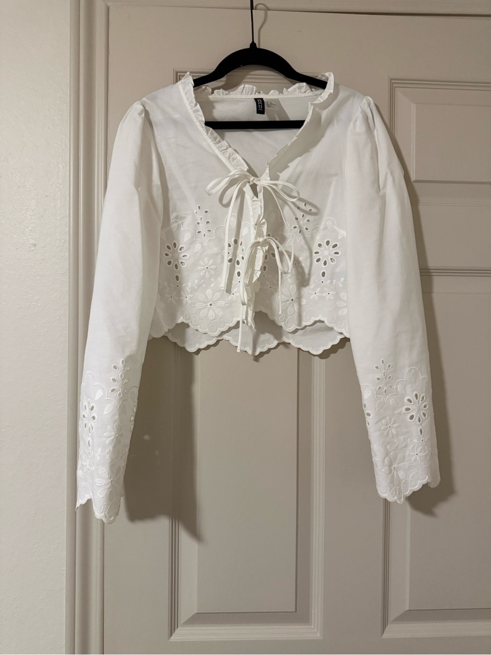 H&M White Eyelet Tie-Front Cropped Blouse with Scalloped Hem